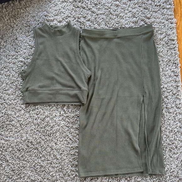 Abercrombie & Fitch Green Ribbed Ensemble - Picture 1 of 3